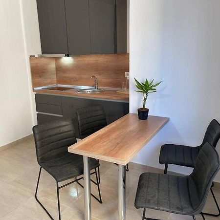 High-Tech Flat Lägenhet Durrës Exteriör bild