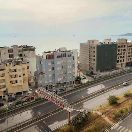 High-Tech Flat Lägenhet Durrës Exteriör bild