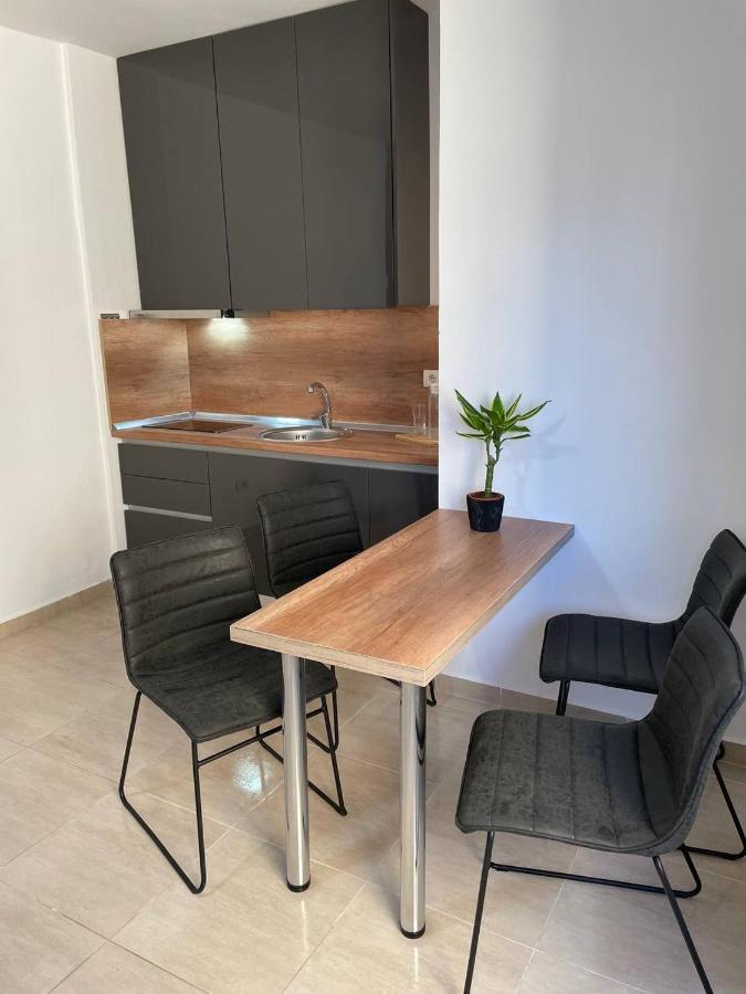High-Tech Flat Lägenhet Durrës Exteriör bild