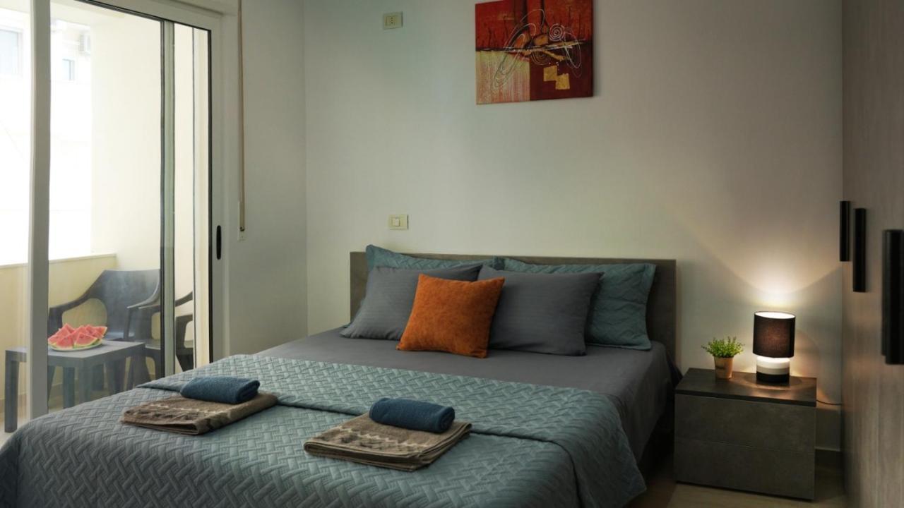 High-Tech Flat Lägenhet Durrës Exteriör bild