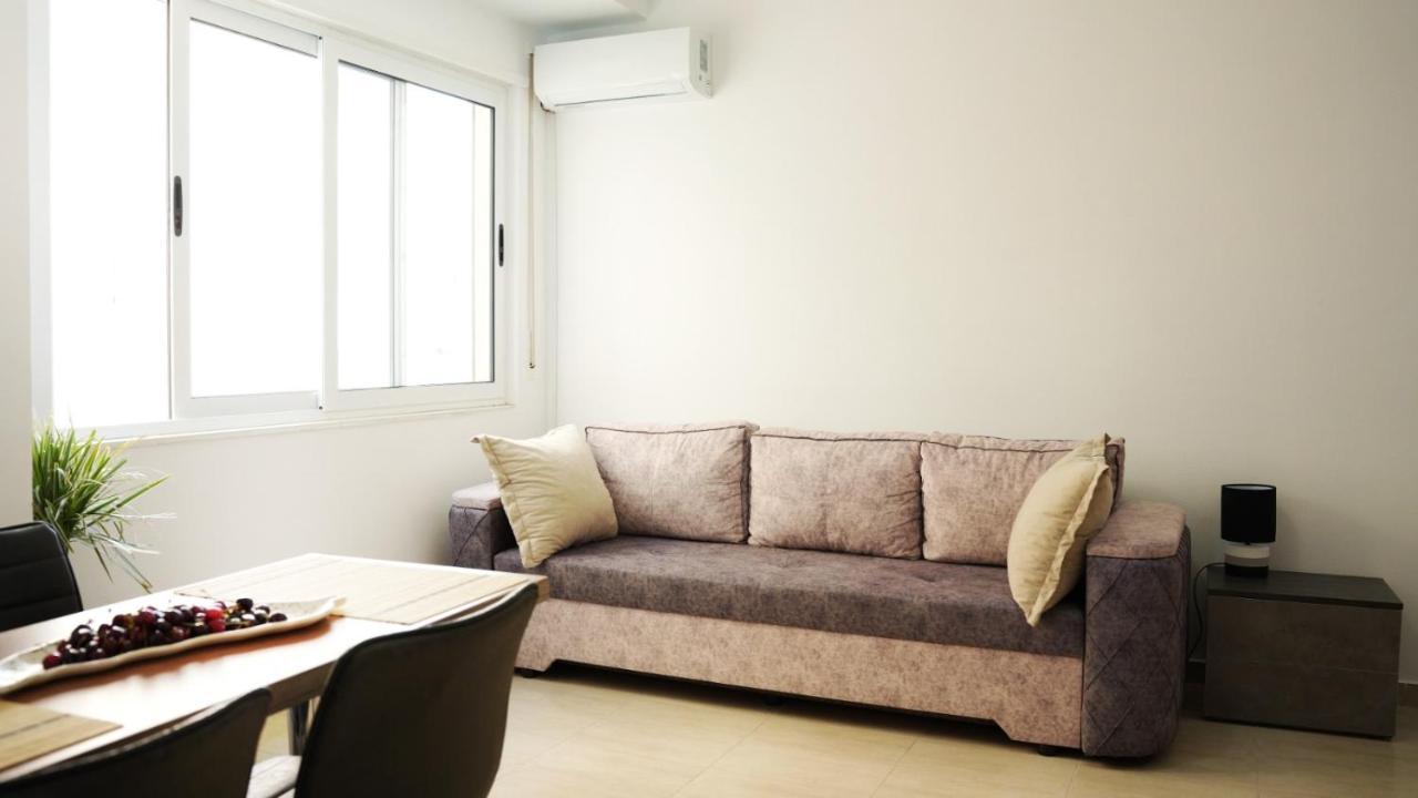 High-Tech Flat Lägenhet Durrës Exteriör bild
