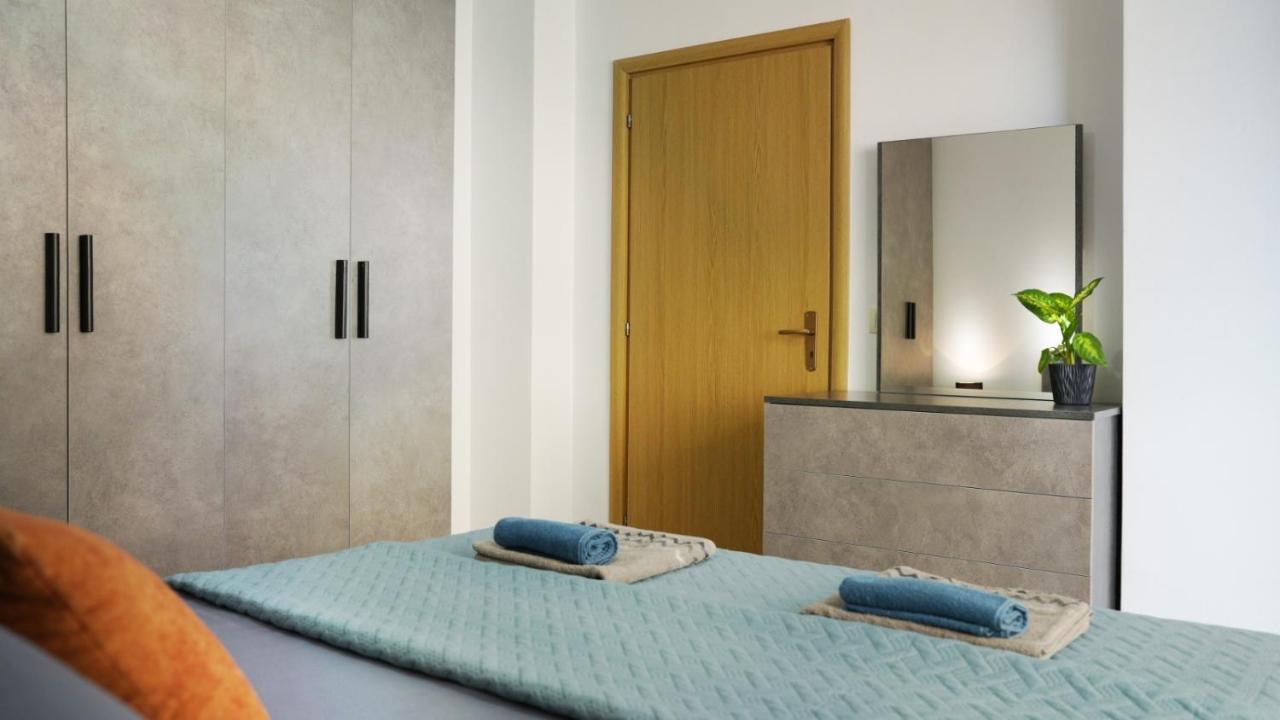High-Tech Flat Lägenhet Durrës Exteriör bild