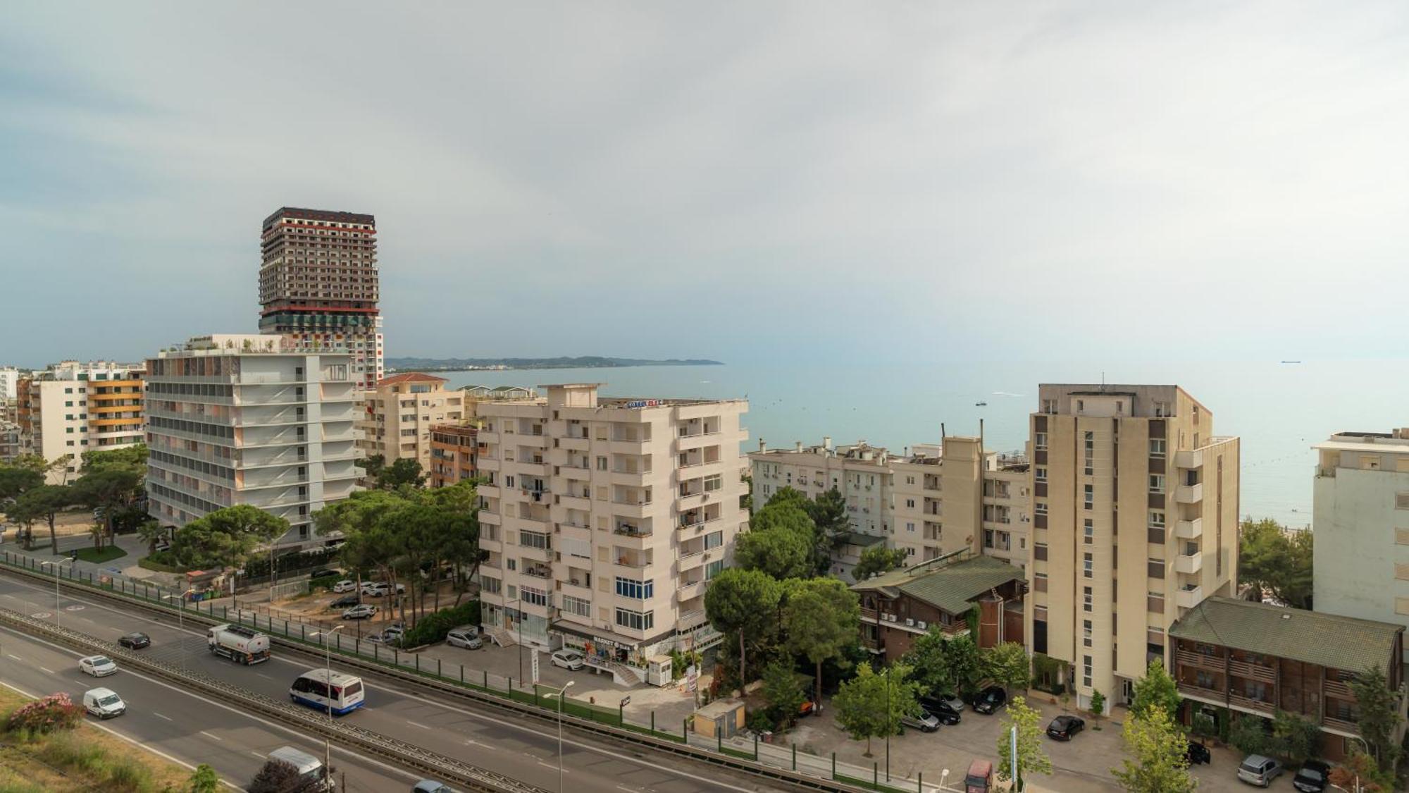 High-Tech Flat Lägenhet Durrës Exteriör bild